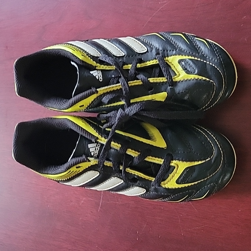 Adidas Boys Black White and Yellow Cleats Size 13.5 Used